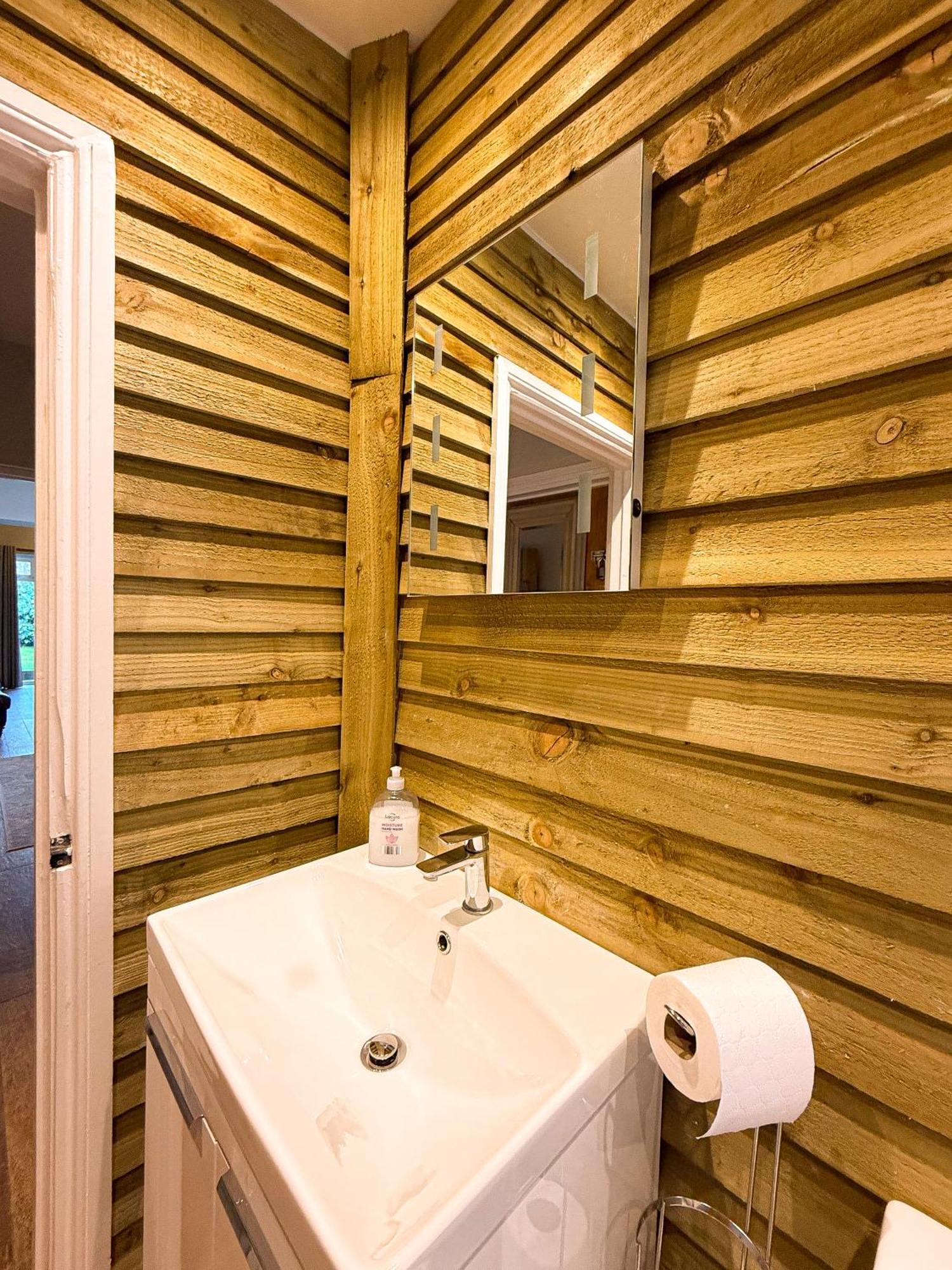Beautiful Cotswold Couples Retreat Villa Bourton-on-the-Water Ngoại thất bức ảnh